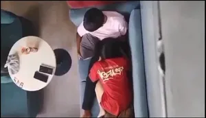 Quay lén eny mút bú cho con ghệ nơi công cộng